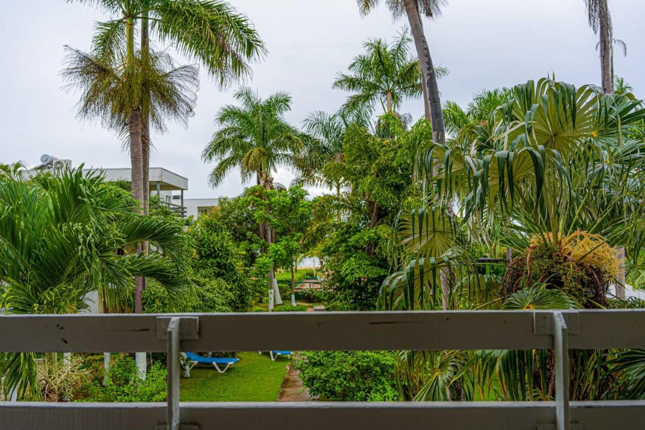 Negril Beach Club Condos Exterior photo